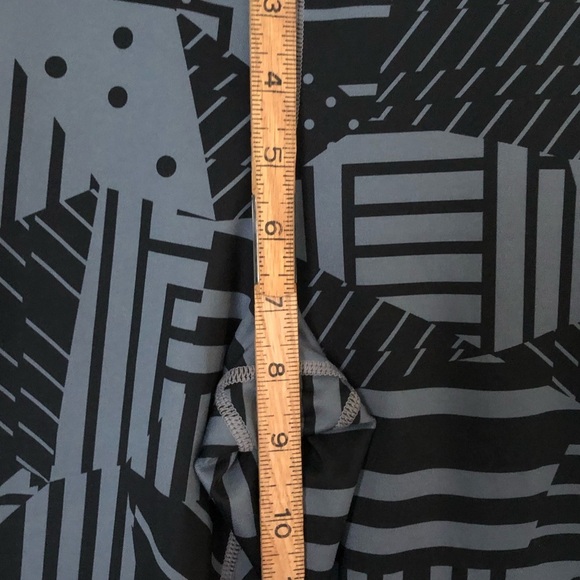 Nike geometric black Gray Capri leggings Women Medium - Picture 4 of 6